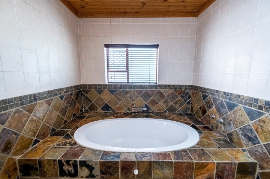 To Let 4 Bedroom Property for Rent in Amsterdamhoek Eastern Cape